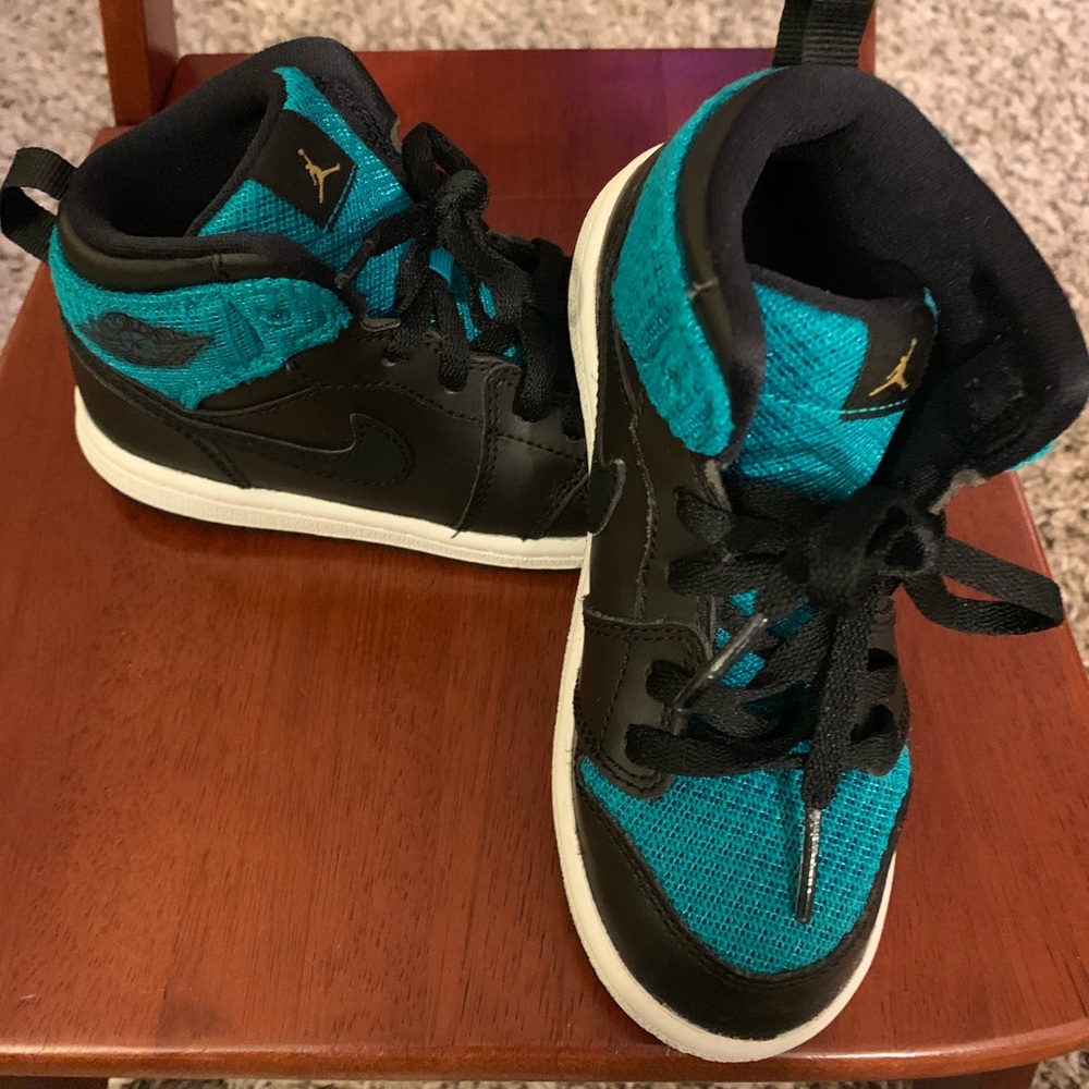 Air Jordan 1 AUTHENTIC